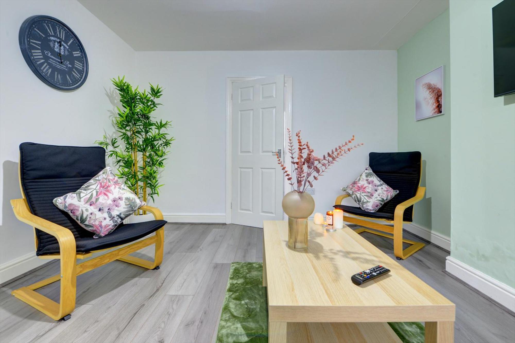 Stunning And Lovely 3 Bed House - Catch 22 Coventry Bagian luar foto