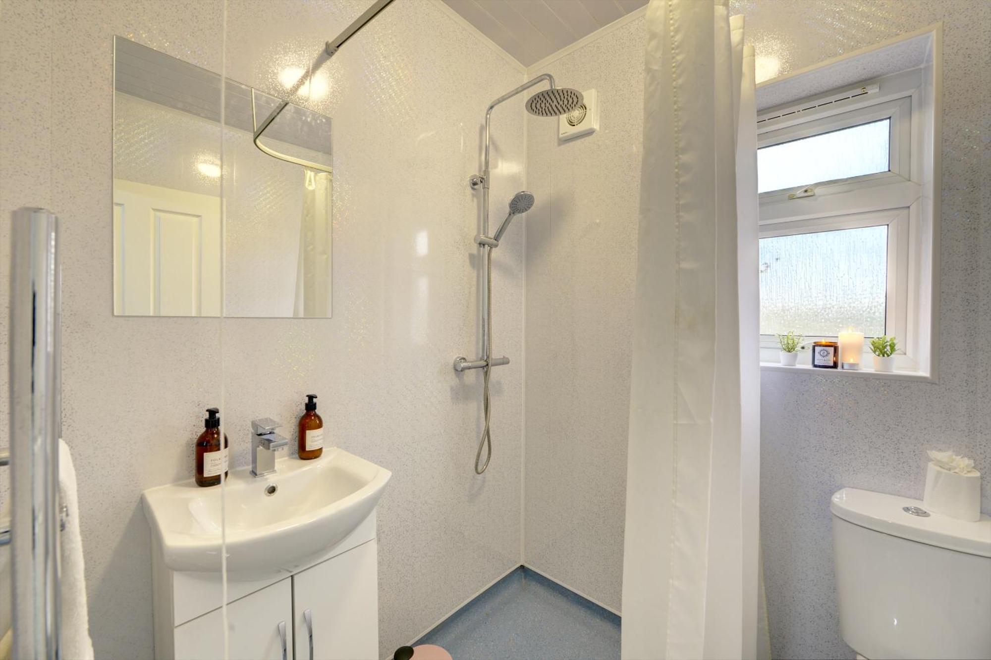 Stunning And Lovely 3 Bed House - Catch 22 Coventry Bagian luar foto
