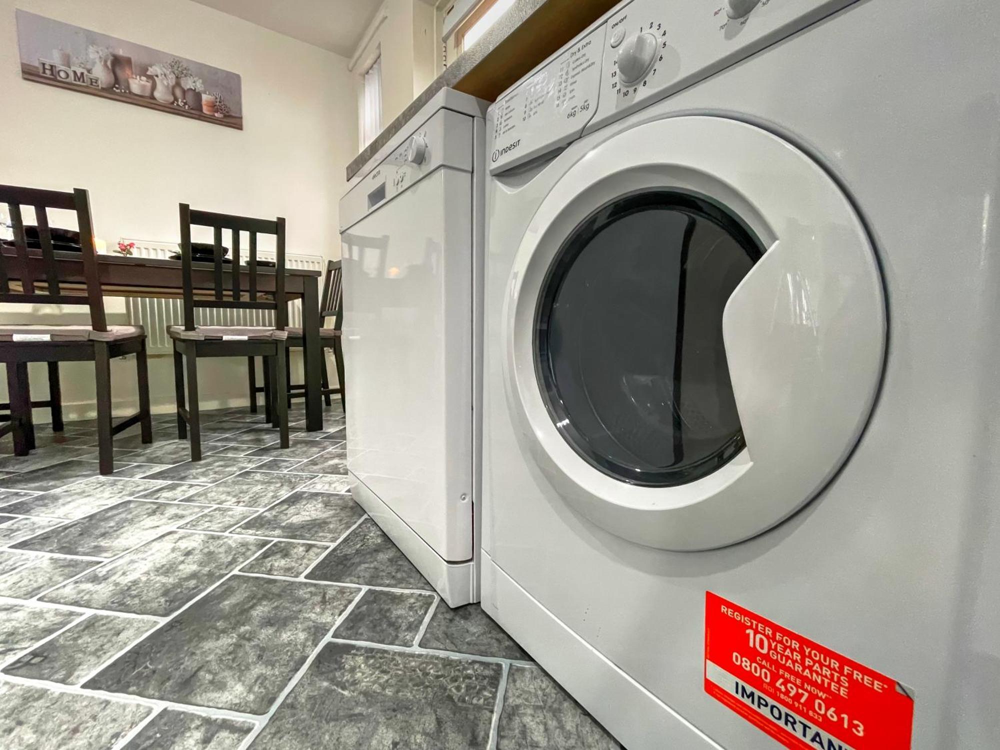 Stunning And Lovely 3 Bed House - Catch 22 Coventry Bagian luar foto