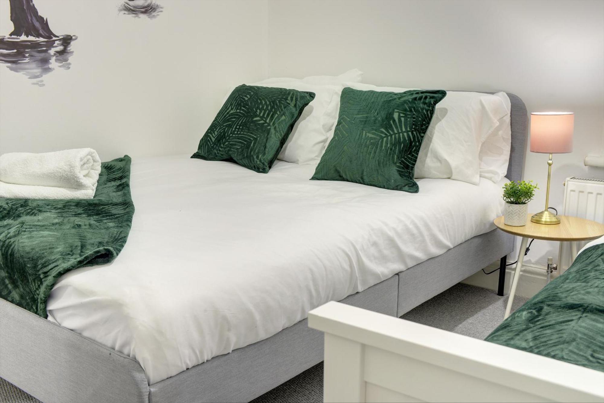 Stunning And Lovely 3 Bed House - Catch 22 Coventry Bagian luar foto