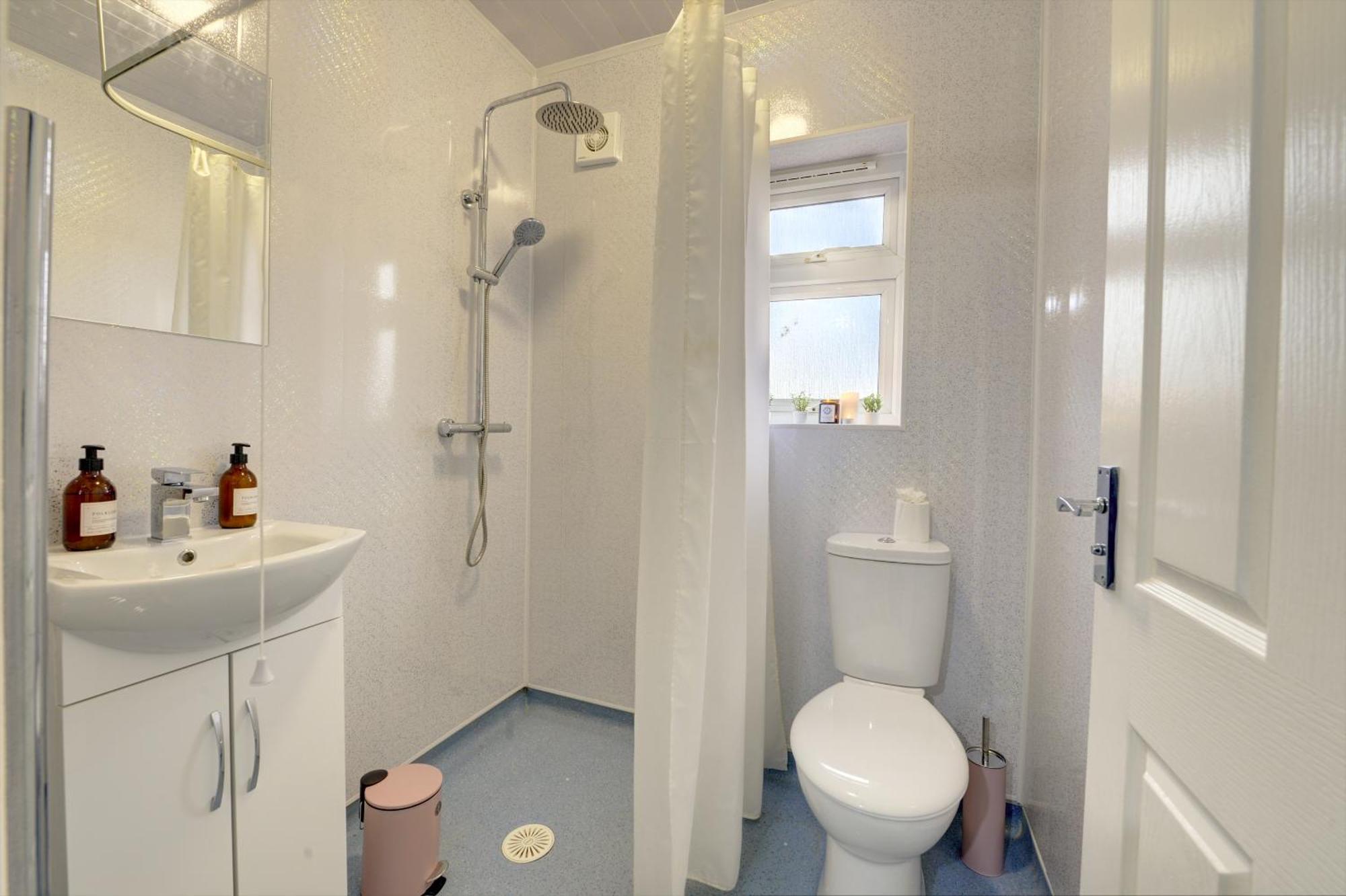 Stunning And Lovely 3 Bed House - Catch 22 Coventry Bagian luar foto