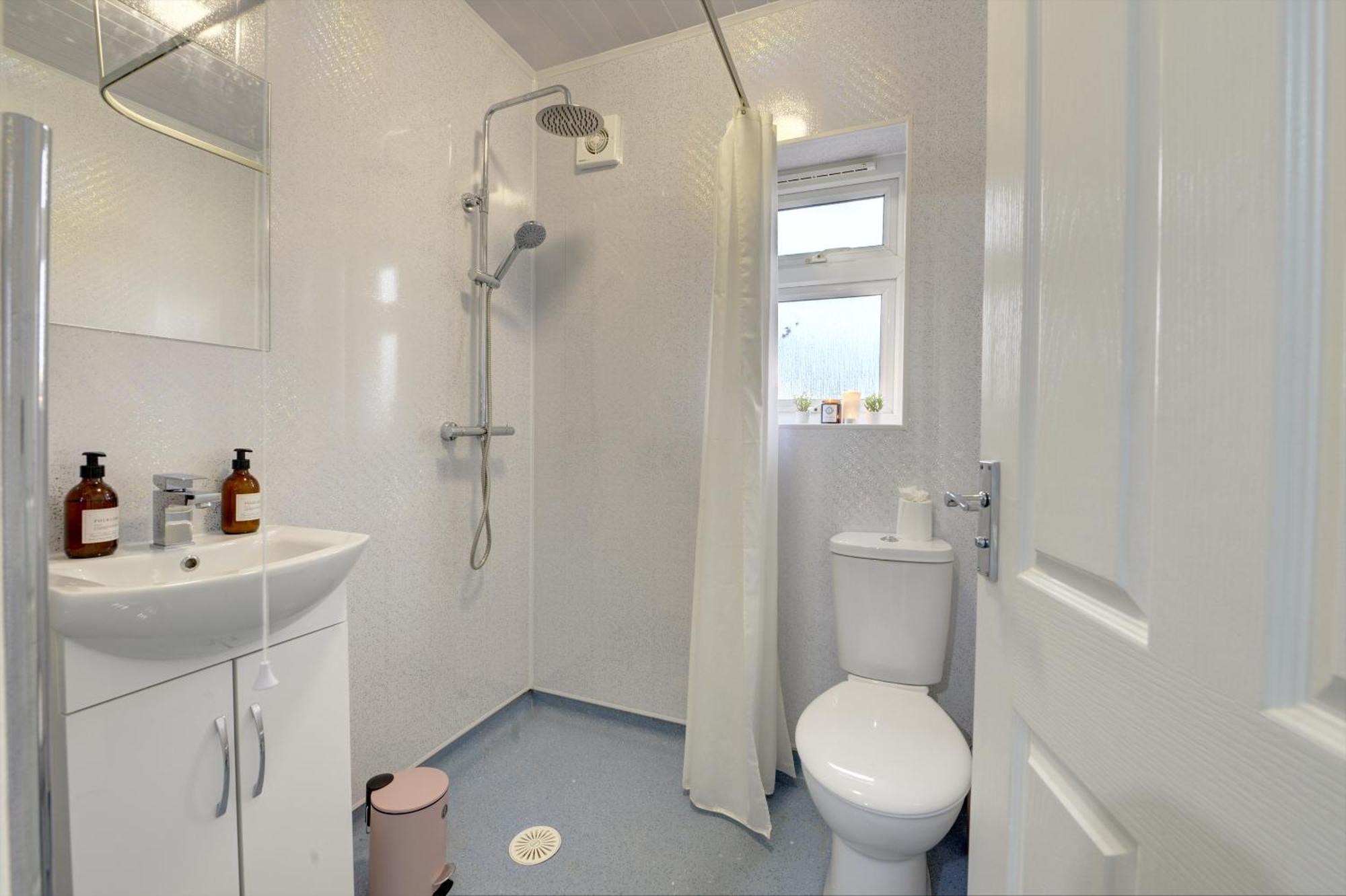 Stunning And Lovely 3 Bed House - Catch 22 Coventry Bagian luar foto