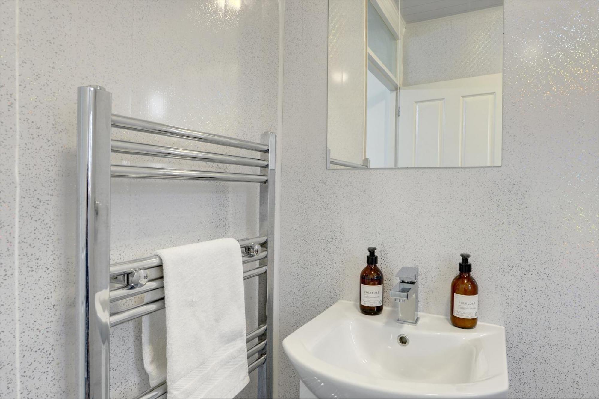 Stunning And Lovely 3 Bed House - Catch 22 Coventry Bagian luar foto