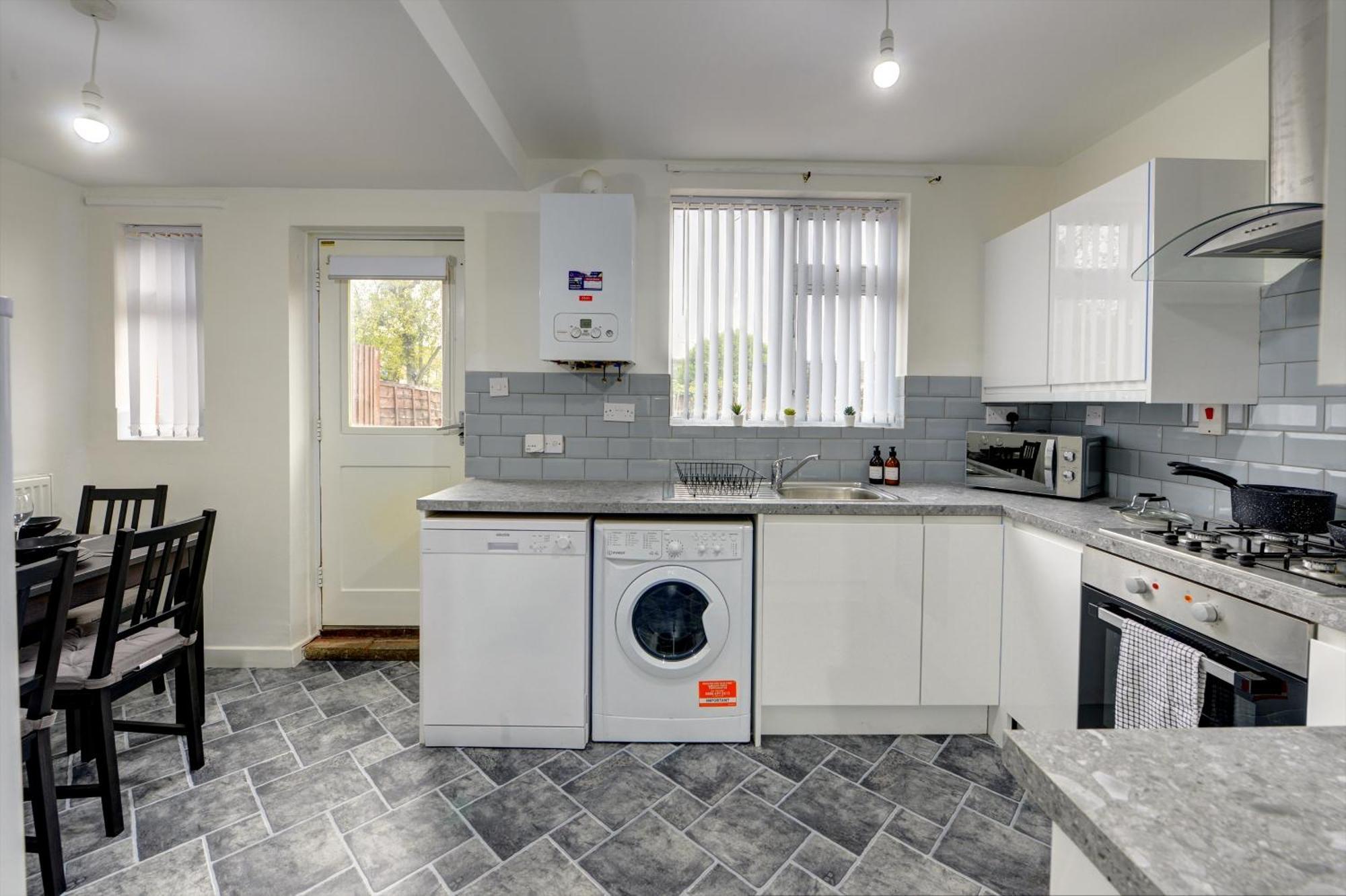 Stunning And Lovely 3 Bed House - Catch 22 Coventry Bagian luar foto