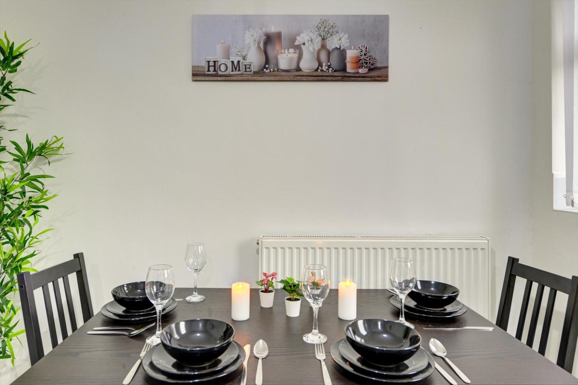Stunning And Lovely 3 Bed House - Catch 22 Coventry Bagian luar foto
