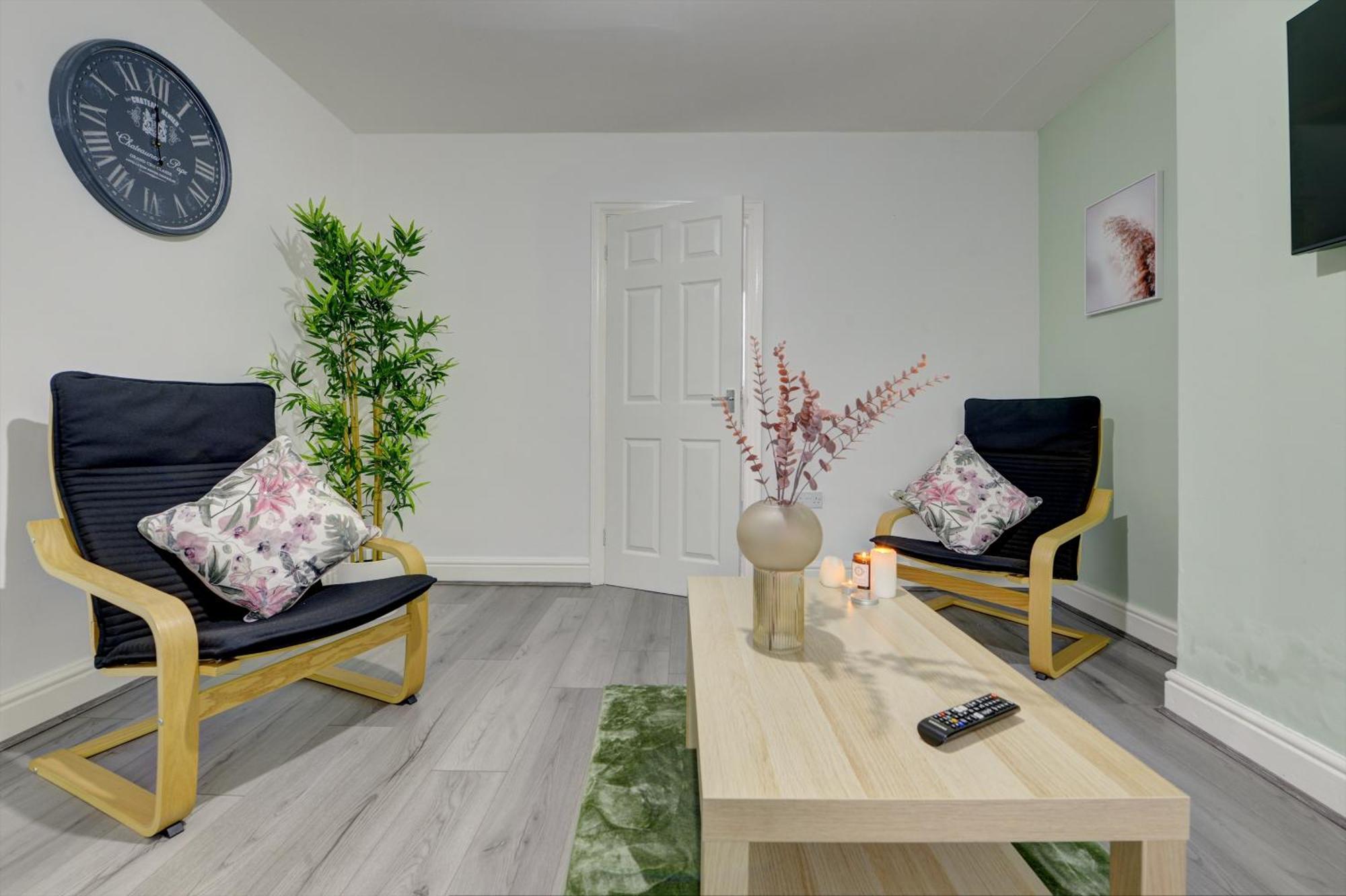 Stunning And Lovely 3 Bed House - Catch 22 Coventry Bagian luar foto