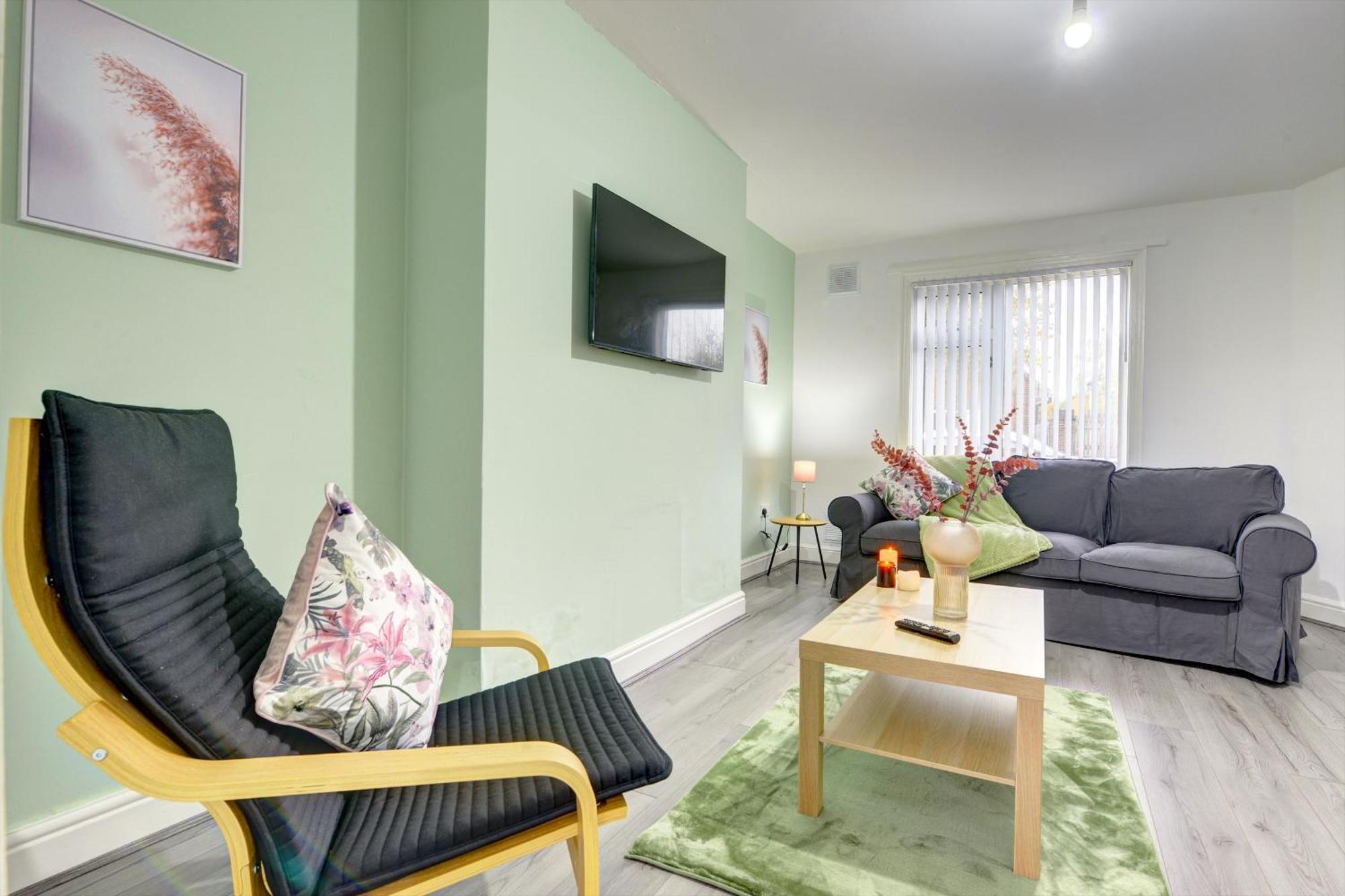 Stunning And Lovely 3 Bed House - Catch 22 Coventry Bagian luar foto