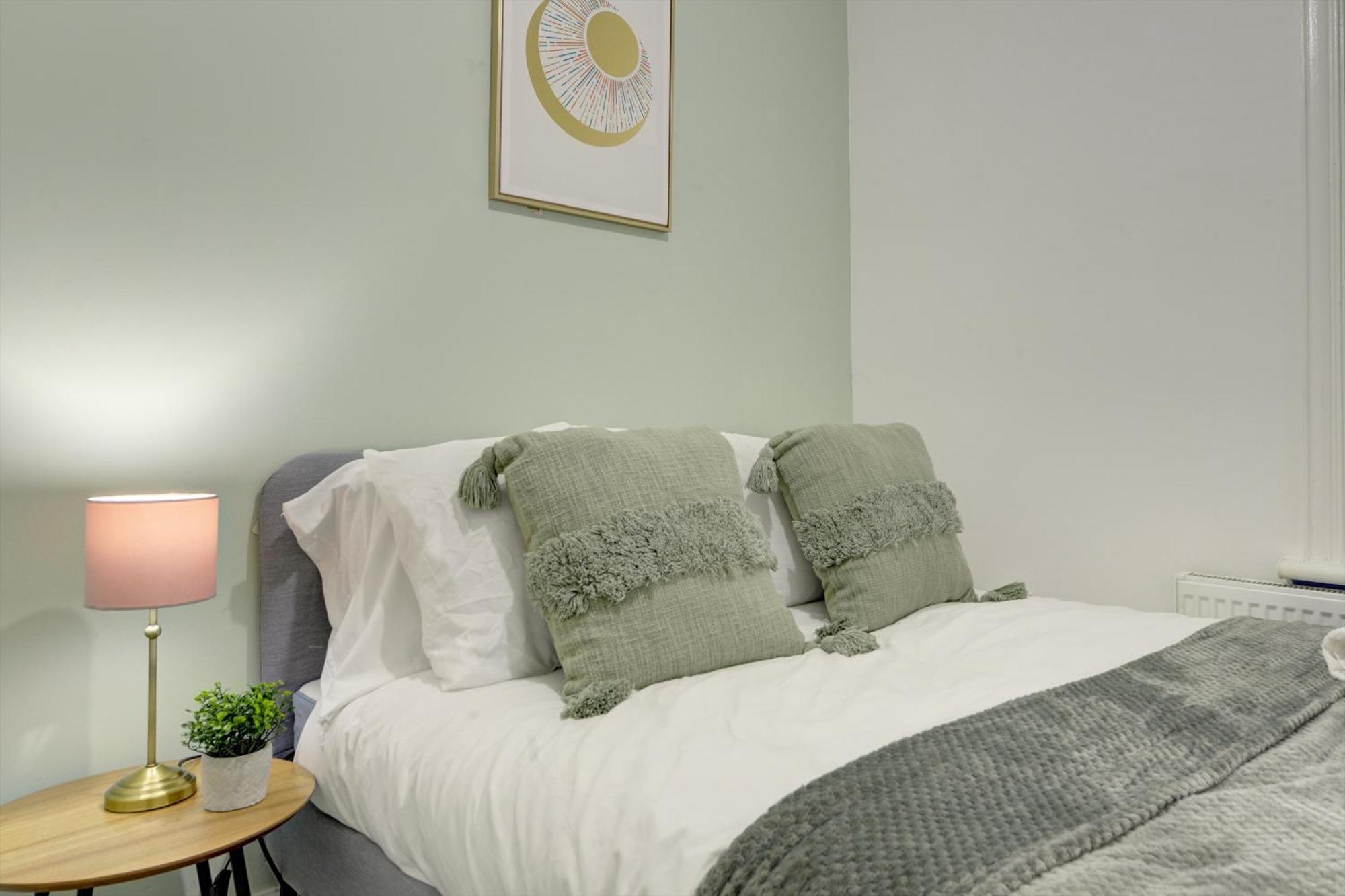 Stunning And Lovely 3 Bed House - Catch 22 Coventry Bagian luar foto