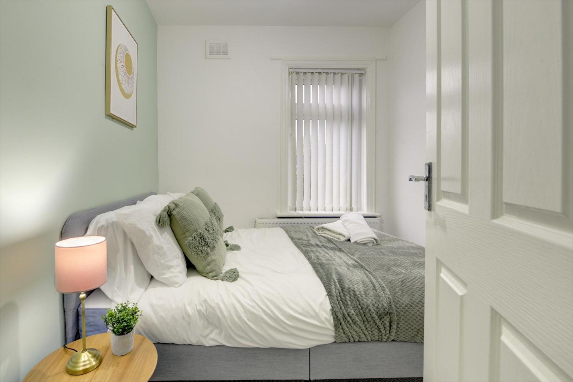 Stunning And Lovely 3 Bed House - Catch 22 Coventry Bagian luar foto
