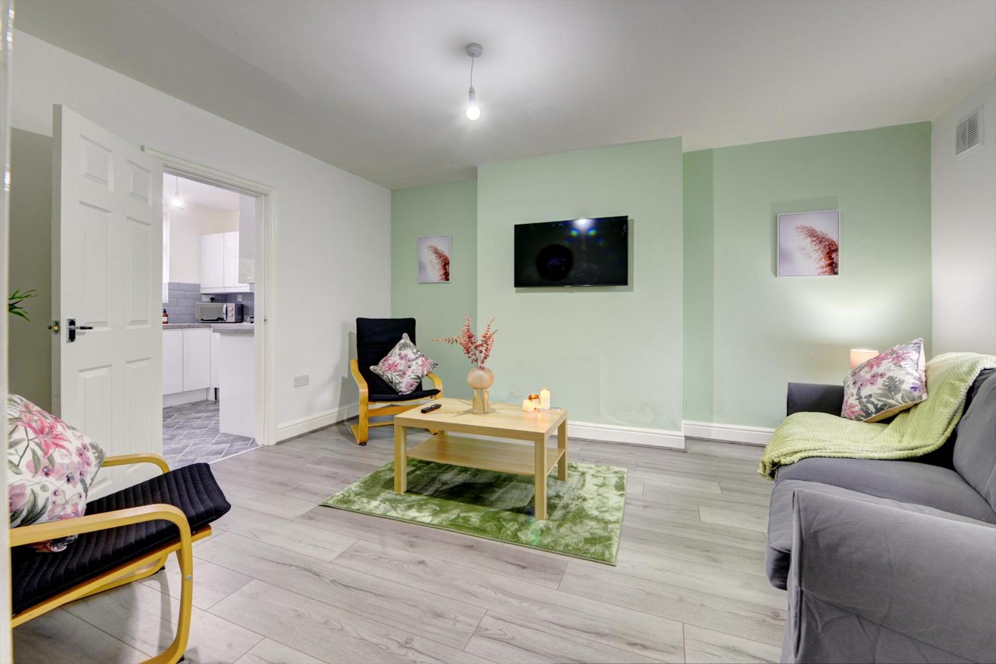 Stunning And Lovely 3 Bed House - Catch 22 Coventry Bagian luar foto